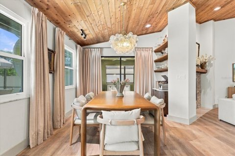 House in Clearwater, Florida 4 bedrooms, 233.18 sq.m. № 2391601 - photo 18