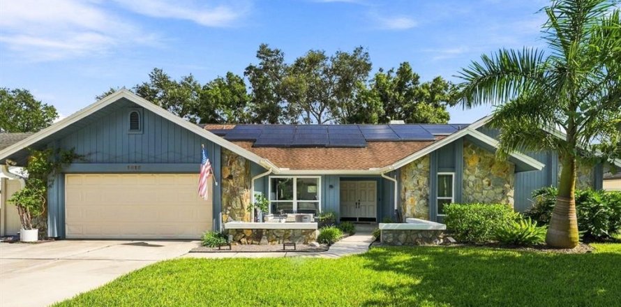 House in Clearwater, Florida 4 bedrooms, 233.18 sq.m. № 2391601