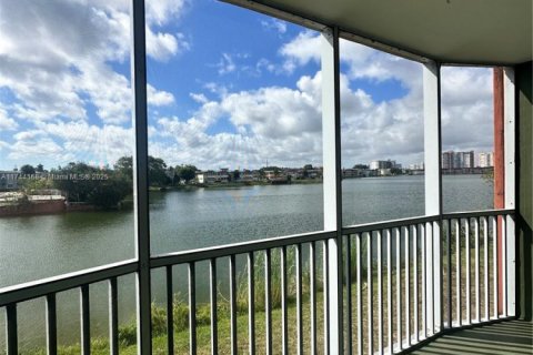 Купить кондоминиум в Майами, Флорида 2 спальни, 122.35м2, № 1961250 - фото 12