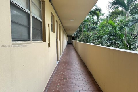 Купить кондоминиум в Майами, Флорида 2 спальни, 122.35м2, № 1961250 - фото 16