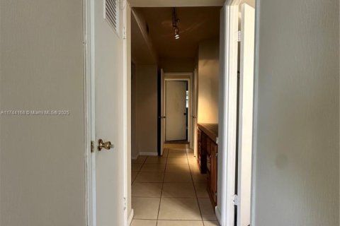 Купить кондоминиум в Майами, Флорида 2 спальни, 122.35м2, № 1961250 - фото 13