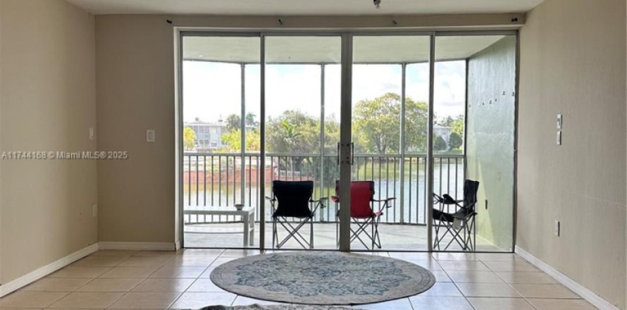 Кондоминиум с 2 спальнями в Майами, Флорида № 1961250