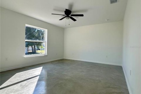 House in Auburndale, Florida 3 bedrooms, 132.29 sq.m. № 2093678 - photo 8