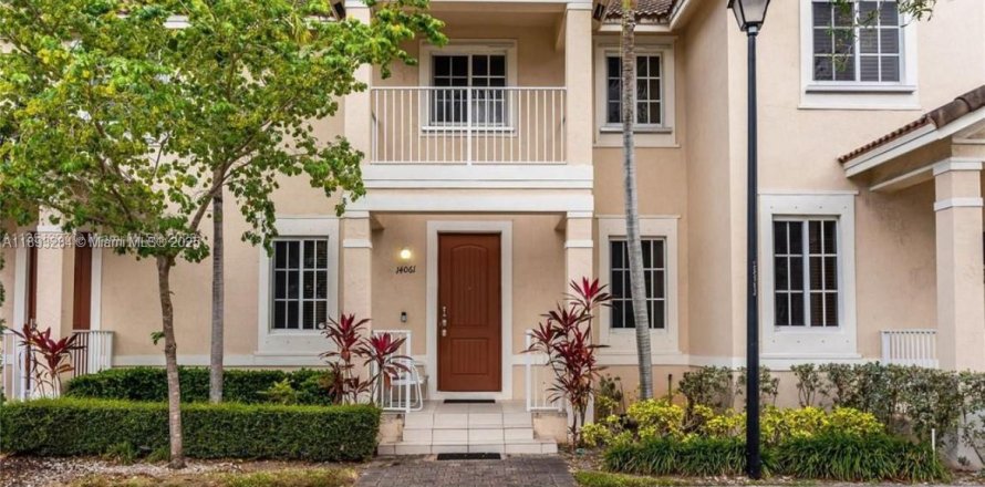 Таунхаус в Хомстед, Флорида 3 спальни, 146.79м2 № 2013970