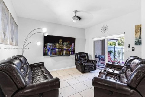Купить таунхаус в Хомстед, Флорида 3 спальни, 146.79м2, № 2013970 - фото 7