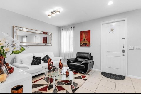 Купить таунхаус в Хомстед, Флорида 3 спальни, 146.79м2, № 2013970 - фото 3