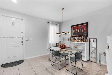 Купить таунхаус в Хомстед, Флорида 3 спальни, 146.79м2, № 2013970 - фото 4