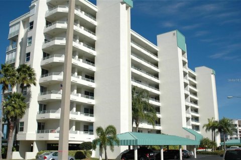 Condo in South Pasadena, Florida, 2 bedrooms  № 1428950 - photo 28