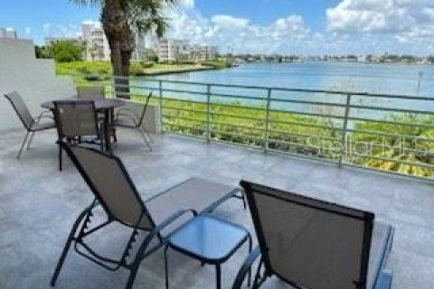 Condo in South Pasadena, Florida, 2 bedrooms  № 1428950 - photo 1