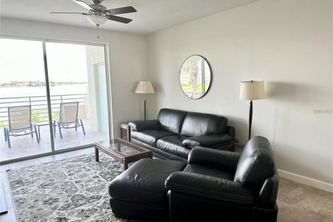 Condo in South Pasadena, Florida, 2 bedrooms  № 1428950 - photo 11