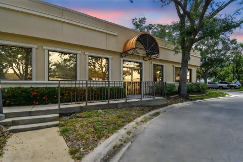 Купить коммерческую недвижимость в Сент-Питерсберг, Флорида 907.1м2, № 1856282 - фото 1