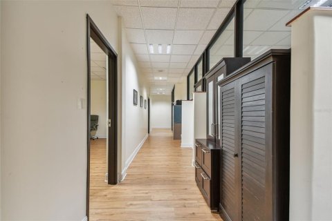 Купить коммерческую недвижимость в Сент-Питерсберг, Флорида 907.1м2, № 1856282 - фото 18