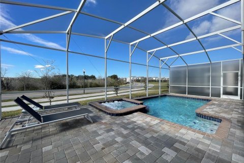 House in Davenport, Florida 6 bedrooms, 310.2 sq.m. № 1634773 - photo 28