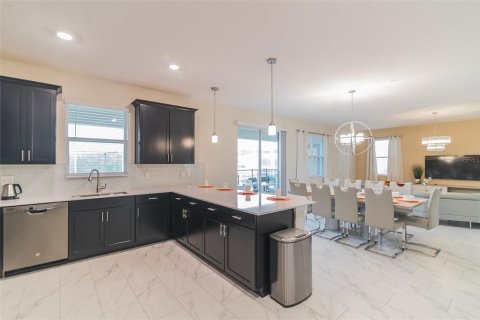 House in Davenport, Florida 6 bedrooms, 310.2 sq.m. № 1634773 - photo 10