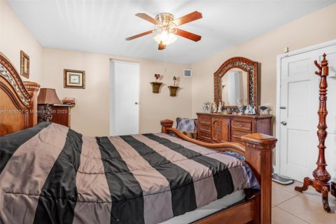 House in Miami, Florida 4 bedrooms, 151.9 sq.m. № 1748063 - photo 21