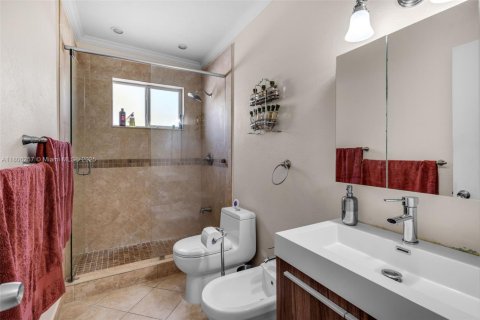 House in Miami, Florida 4 bedrooms, 151.9 sq.m. № 1748063 - photo 22