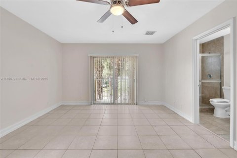 Propiedad comercial en venta en Fort Lauderdale, Florida, 116.13 m2 № 1882135 - foto 15