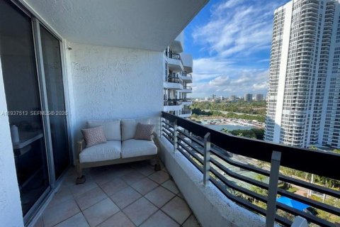 Condominio en alquiler en Aventura, Florida, 2 dormitorios, 101.36 m2 № 1995502 - foto 13