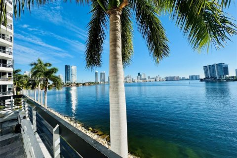 Condominio en alquiler en Aventura, Florida, 2 dormitorios, 101.36 m2 № 1995502 - foto 24