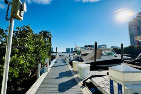 Condominio en alquiler en Aventura, Florida, 2 dormitorios, 101.36 m2 № 1995502 - foto 25