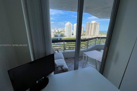 Condominio en alquiler en Aventura, Florida, 2 dormitorios, 101.36 m2 № 1995502 - foto 7