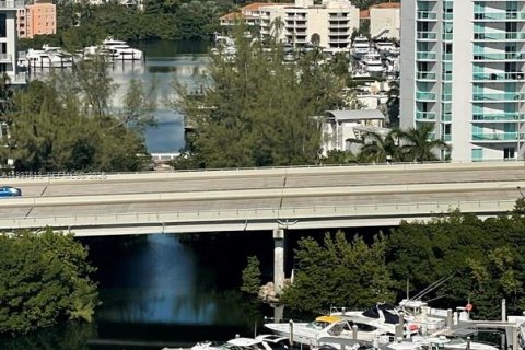 Condominio en alquiler en Aventura, Florida, 2 dormitorios, 101.36 m2 № 1995502 - foto 14