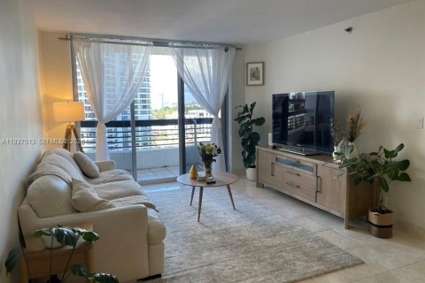 Condominio en alquiler en Aventura, Florida, 2 dormitorios, 101.36 m2 № 1995502 - foto 2