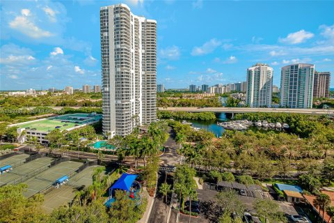 Condominio en alquiler en Aventura, Florida, 2 dormitorios, 101.36 m2 № 1995502 - foto 15