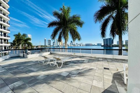 Condominio en alquiler en Aventura, Florida, 2 dormitorios, 101.36 m2 № 1995502 - foto 22