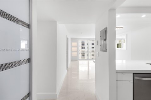 Condominio en venta en Miami Beach, Florida, 1 dormitorio, 60.76 m2 № 2087182 - foto 6