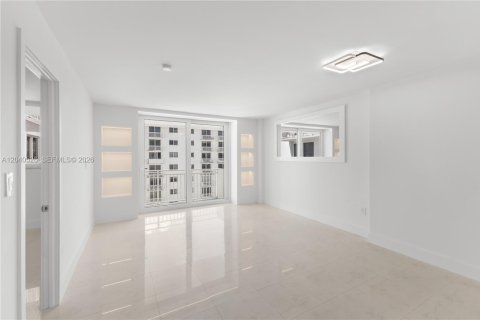 Condominio en venta en Miami Beach, Florida, 1 dormitorio, 60.76 m2 № 2087182 - foto 9