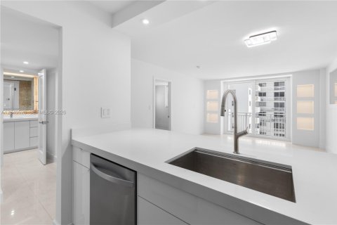 Condominio en venta en Miami Beach, Florida, 1 dormitorio, 60.76 m2 № 2087182 - foto 4
