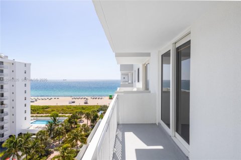 Condominio en venta en Miami Beach, Florida, 1 dormitorio, 60.76 m2 № 2087182 - foto 2