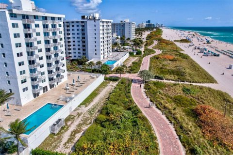 Condominio en venta en Miami Beach, Florida, 1 dormitorio, 60.76 m2 № 2087182 - foto 18