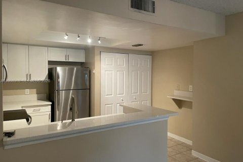 Condo in West Palm Beach, Florida, 1 bedroom  № 2050480 - photo 2