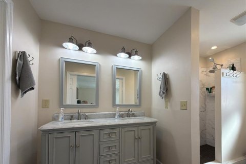 House in Belleair Beach, Florida 3 bedrooms, 189.8 sq.m. № 2093258 - photo 18