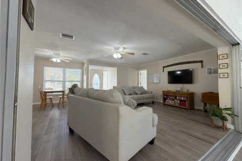 House in Belleair Beach, Florida 3 bedrooms, 189.8 sq.m. № 2093258 - photo 22