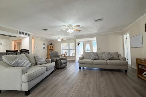 House in Belleair Beach, Florida 3 bedrooms, 189.8 sq.m. № 2093258 - photo 3