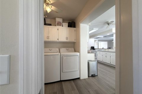 House in Belleair Beach, Florida 3 bedrooms, 189.8 sq.m. № 2093258 - photo 15