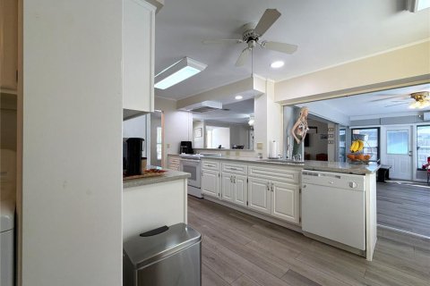 House in Belleair Beach, Florida 3 bedrooms, 189.8 sq.m. № 2093258 - photo 20