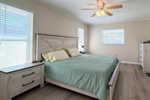 House in Belleair Beach, Florida 3 bedrooms, 189.8 sq.m. № 2093258 - photo 16