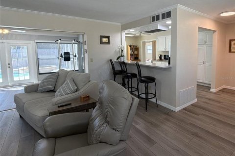 House in Belleair Beach, Florida 3 bedrooms, 189.8 sq.m. № 2093258 - photo 8