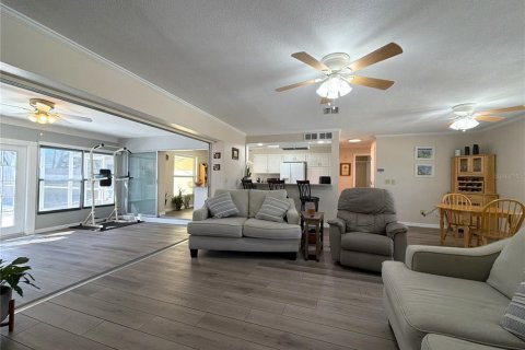 House in Belleair Beach, Florida 3 bedrooms, 189.8 sq.m. № 2093258 - photo 5