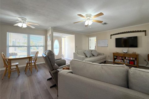 House in Belleair Beach, Florida 3 bedrooms, 189.8 sq.m. № 2093258 - photo 12
