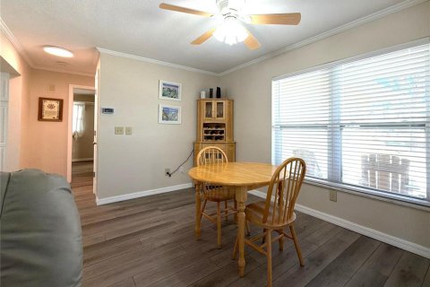 House in Belleair Beach, Florida 3 bedrooms, 189.8 sq.m. № 2093258 - photo 6