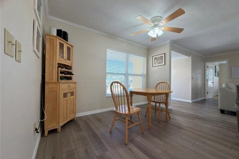 House in Belleair Beach, Florida 3 bedrooms, 189.8 sq.m. № 2093258 - photo 13