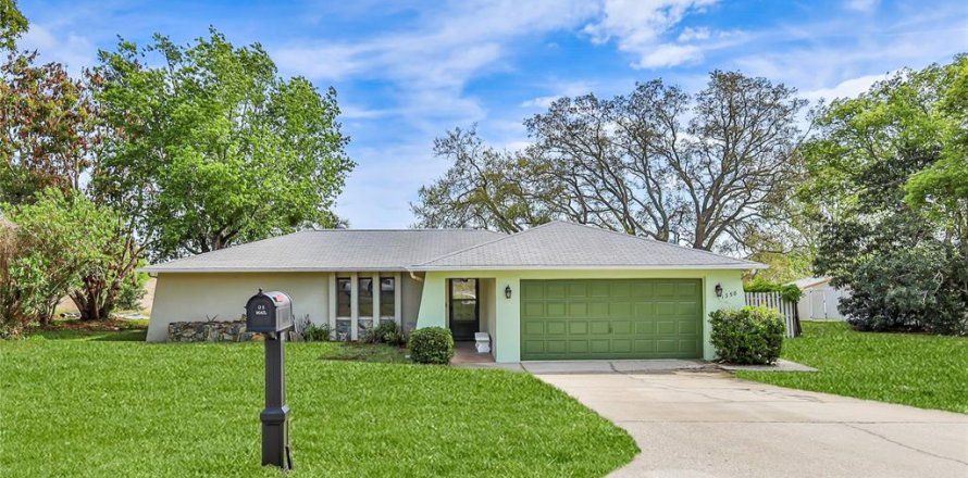 Casa en Spring Hill, Florida 3 dormitorios, 120.68 m2 № 2107114