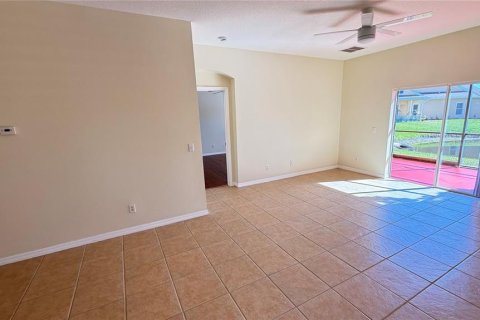 Townhouse in Tampa, Florida 3 bedrooms, 155.15 sq.m. № 1514385 - photo 11
