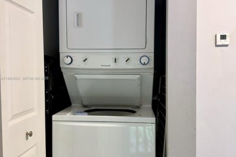 Снять в аренду кондоминиум в Форт-Лодердейл, Флорида 2 спальни, 94.02м2, № 2048255 - фото 17