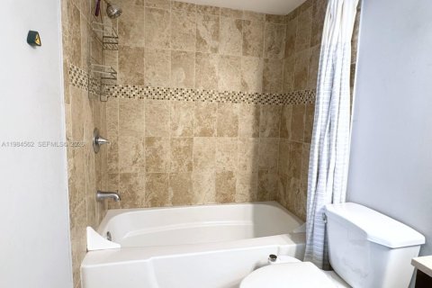 Снять в аренду кондоминиум в Форт-Лодердейл, Флорида 2 спальни, 94.02м2, № 2048255 - фото 13